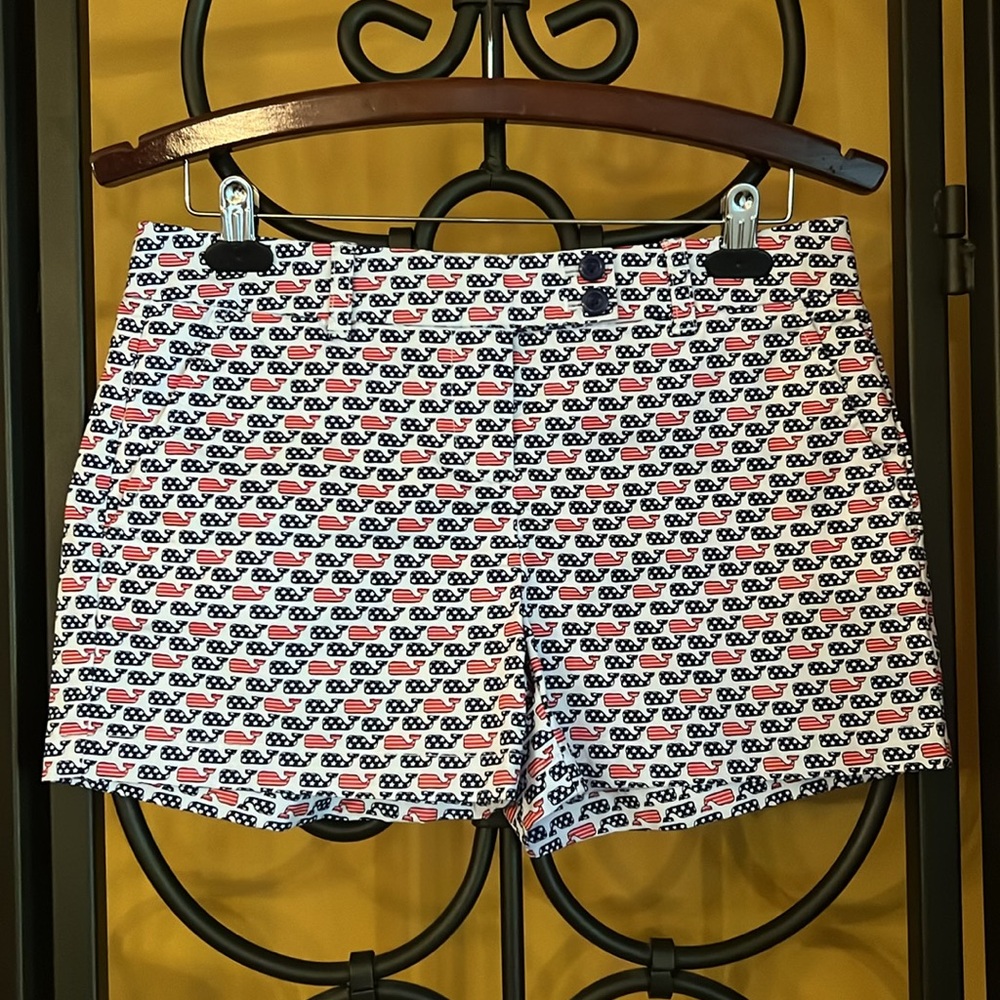 VINEYARD VINES Flag Whale Print Short